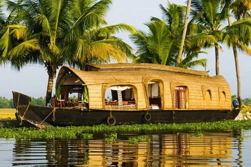 kerala-boathouse-tour-packages-honeymoon